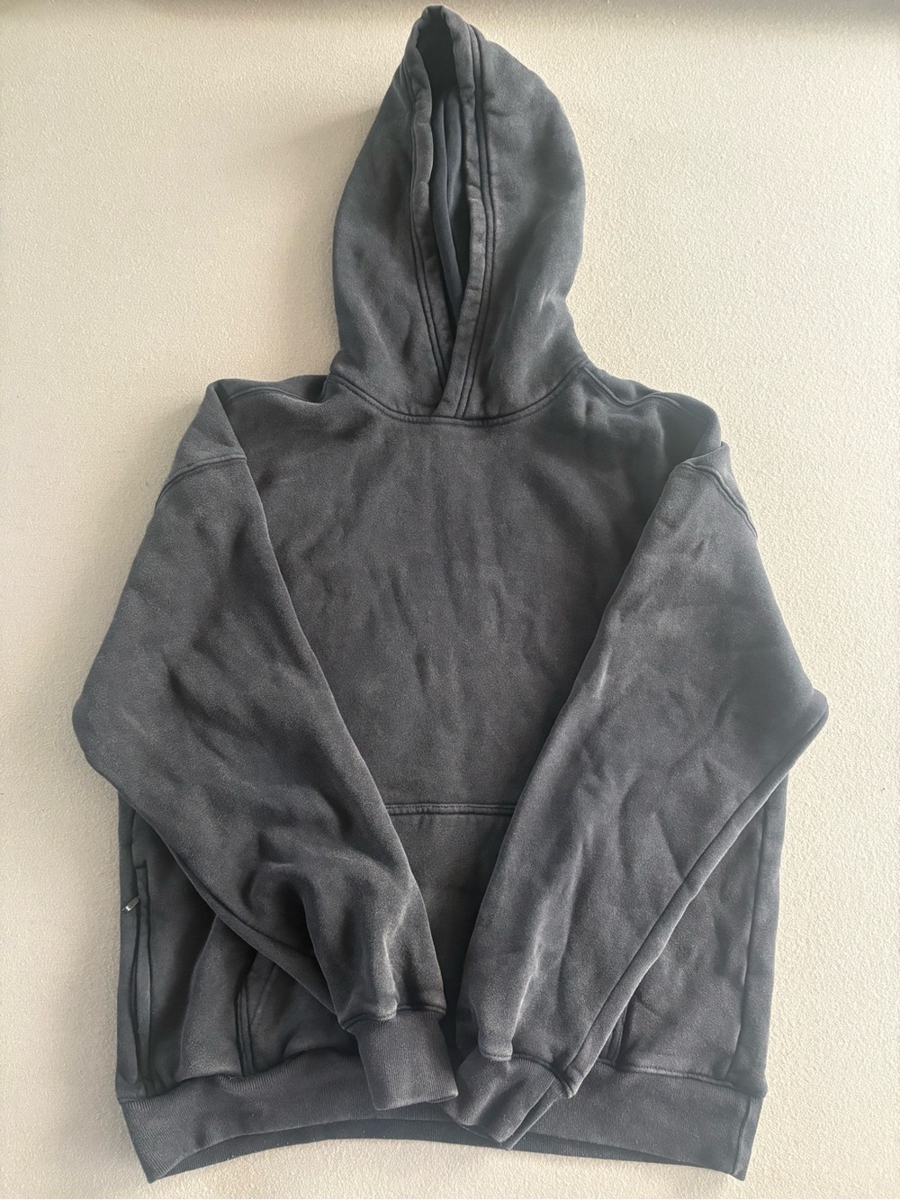 Hollister Men's Washed Charcoal Hoodie Sweatshirt -